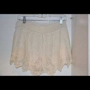 American Eagle White Croquet Shorts